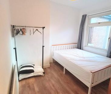 25 Delhi Parade, Ormeau Road, Belfast, BT7 3AU - Photo 4