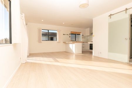 Charming 2-Bedroom Home in Tranquil Unsworth Heights - Photo 3