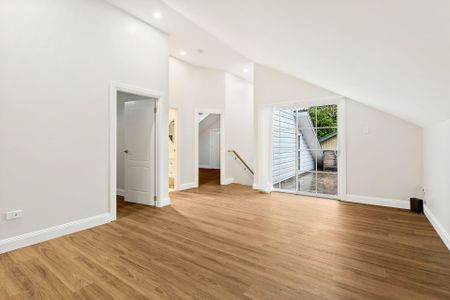 Brand-New Luxury home - Photo 2