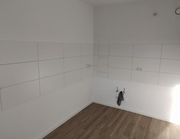 Hoch hinaus: 5.OG = 3 Raum Wohnung in Grünau - Foto 1