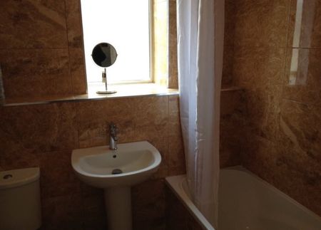 Room in a Shared Flat, London, E16 - Photo 5