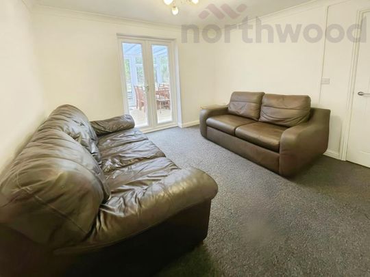 1 bedroom in a house share to rent - Photo 1