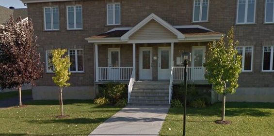 Grand 5 ½ Bien éclairé , Propre - Photo 3