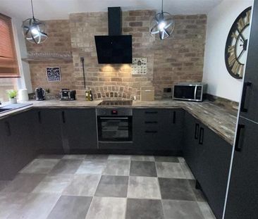 1 bedroom in a house share to rent - Photo 3