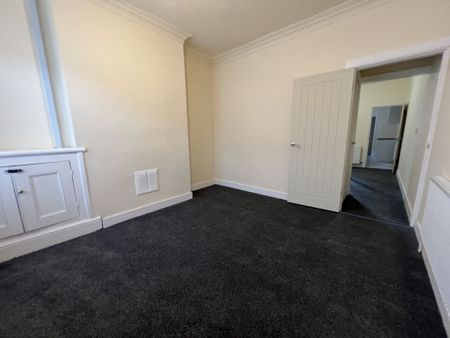 3 Bedroom Terraced - Photo 5