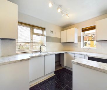 2 bedroom maisonette to rent - Photo 2