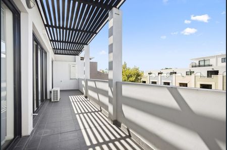 Modern Two-Bedroom Apartment in the Heart of Newtown - Photo 3