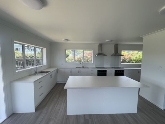 Female Boarding House - Room & Shared Spaces - Springfield - Photo 1