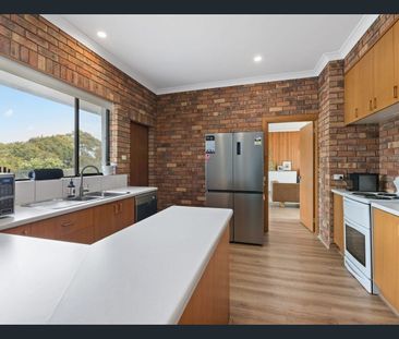 FAMILY HOME IN A PREMIUM BAYSIDE LOCATION - Photo 4