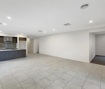 🏡 Brand New 4-Bedroom House in Eynesbury - Photo 1