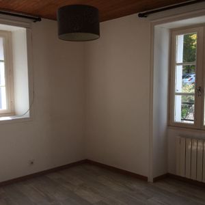 Location Appartement 1 pièce 23m² FONTENAY LE COMTE 85200 - Photo 2
