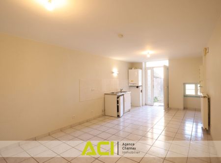 ST ALBAIN – STUDIO DE 33M2 DONNANT SUR COUR - Photo 2