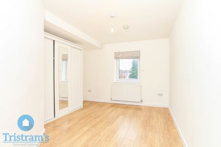 2 bed Flat for Rent - Photo 2
