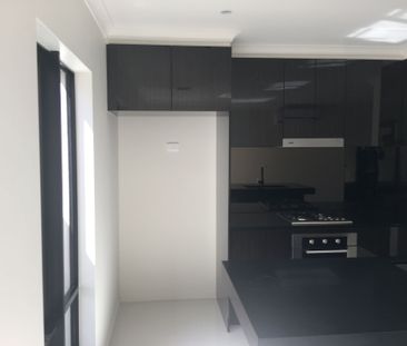 Modern Townhouse in Springvale - Photo 3