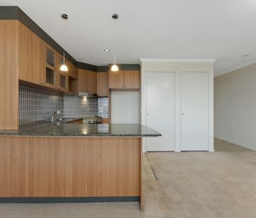 Stylish 2-Bedroom Apartment in Prime City Location - Photo 5