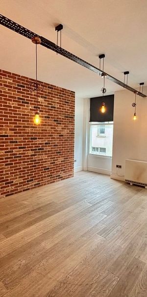Studio Flat, Stone Street, BN1 - Photo 1