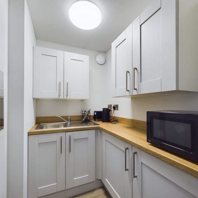 1 bedroom in a house share to rent - Photo 1