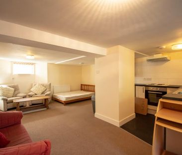 Studio to rent - Photo 6