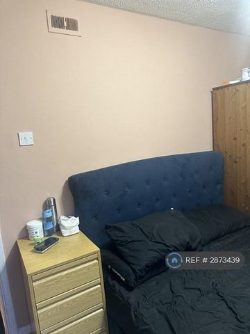 3 bedroom end of terrace house to rent - Photo 3