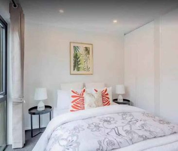 Modern 4-Bedroom Townhouse for Rent in New Windsor - Photo 4