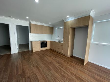 Modern 2 Bed, 1 Bath Flat in South Kempsey - Photo 3