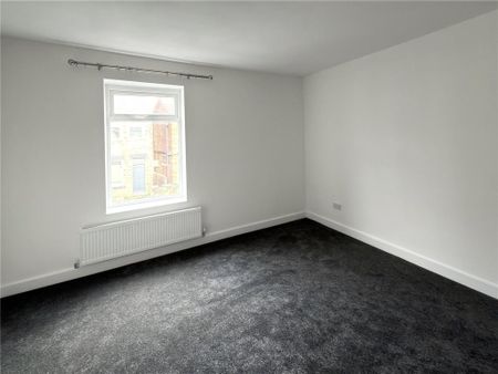 2 bedroom end of terrace house to rent - Photo 2