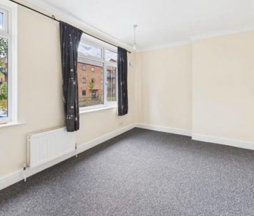 2 Bed Terraced House, Oakley Road, LU4 - Photo 3