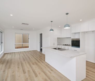 Modern Elegance and Everyday Comfort - Photo 4