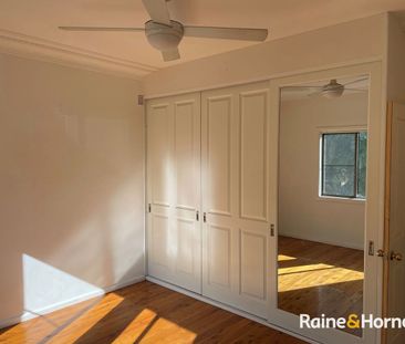 Stylish and Sophisticated - Photo 5