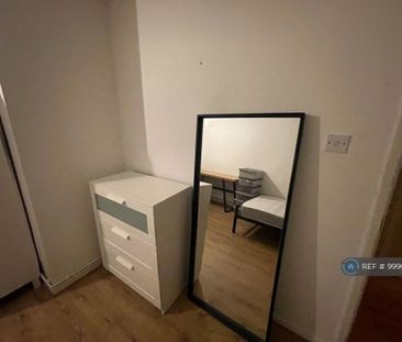 1 bedroom in a flat share to rent - Photo 1