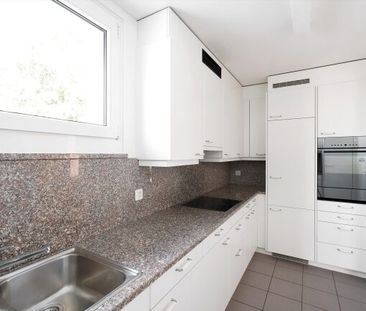 Living in style with a fantastic view - Photo 3