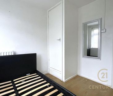 4 bedroom flat to rent - Photo 2