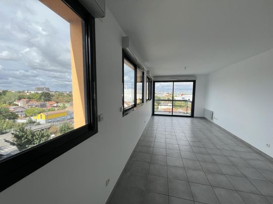 Location Appartement 4 pièces 84m² REZE 44400 - Photo 1
