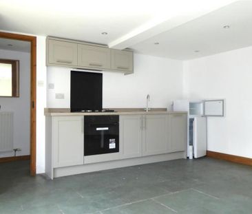 2 bedroom end of terrace house to rent - Photo 2