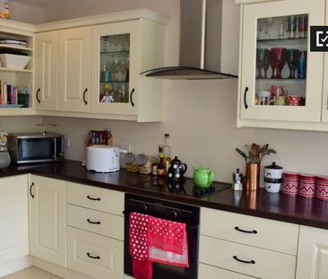 Ensuite room in 3-bedroom apartment in Ballinteer, Dublin - Photo 5