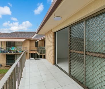 RECENTLY RENOVATED UNIT IN TWEED HEADS - Photo 5
