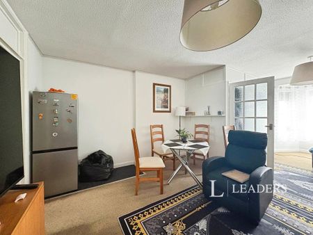 Studio to rent - Photo 2