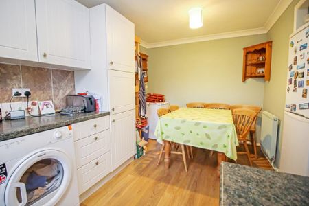 3 bedroom terraced house to rent - Photo 5