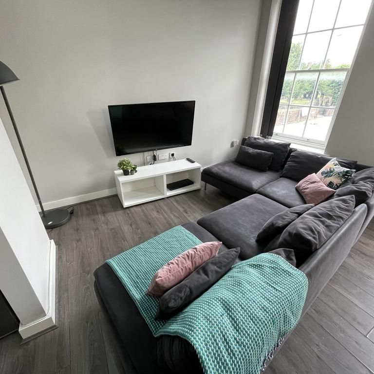 1 bedroom in a house share to rent - Photo 1