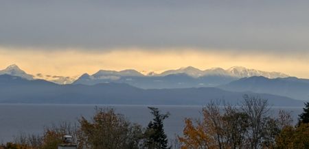 Executive 4-bedroom Home with Full Ocean View – TENANT PENDING - Photo 2