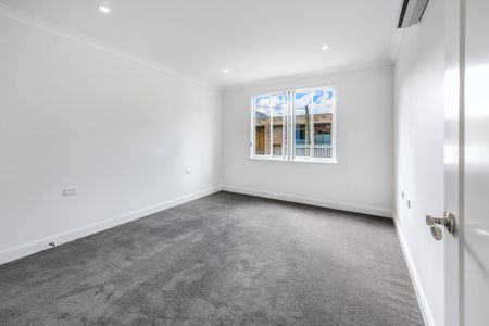 Modern Townhouse Living in Central Katoomba - Photo 4