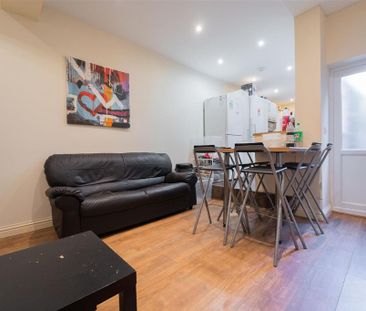 6 bedroom house to rent - Photo 2