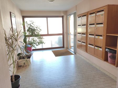 Appartement À Louer 4 Pièces , 82 M² - Photo 2