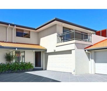 Spacious Four-Bedroom Family Residence - Photo 3