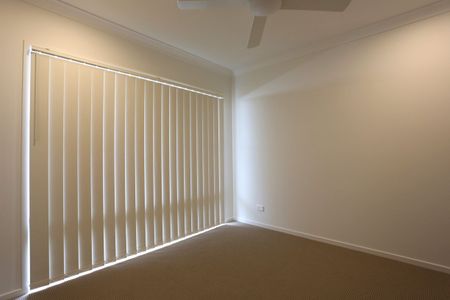 Spacious Family Home in the Heart of Coomera - Photo 3