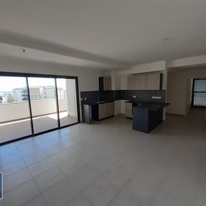 Location Appartement 5 pièces 103m² ST DENIS 97400 - Photo 2