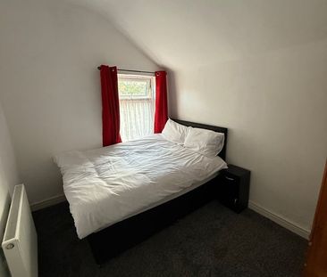 Room in a Shared House, Yew Tree Road, B6 - Photo 3