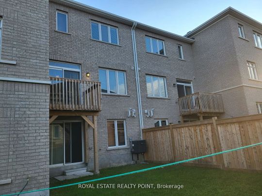 Condo Townhouse For Lease | E9010328 - Photo 1