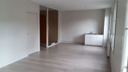 Location appartement 3 pièces - 75m² à Montluel (01120) - Photo 2
