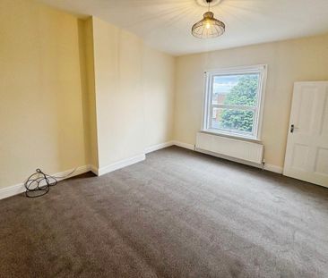 2 bedroom end of terrace house to rent - Photo 2
